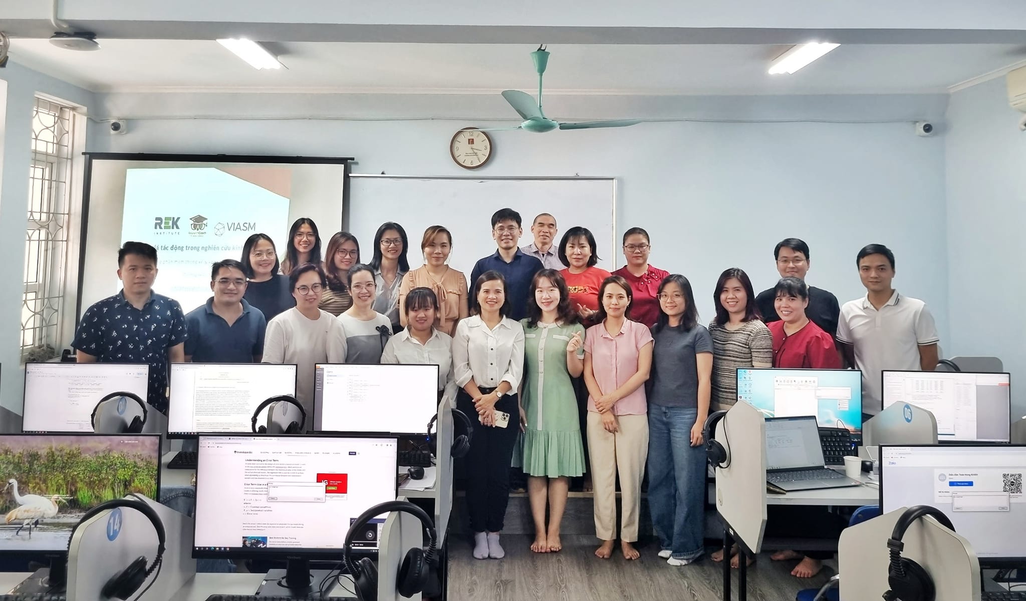 2311 lớp STATA 2311 lớp STATA